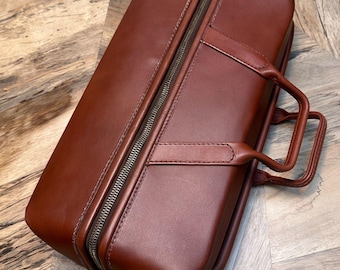 Neceser de cuero de la década de 1970, Charles Doppelt con estructura de acero