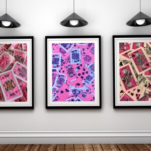 Roze speelkaarten | Koninklijke Flush | Speelkaartenset | Abstract kaartspel verspreid over | Roze kaartspel | Kaartkunst | Digitale kunst