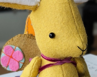 Collection garde-robe PRINTEMPS Robe avec ailes de papillon, boucles d'oreilles et poussins