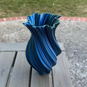 Beautiful Vase - Color Shifting Modern Decor