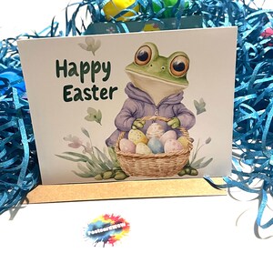 Joyeuses Pâques avec une grenouille portant une veste violette - Carte pliée avec enveloppe - Vierge à l'intérieur