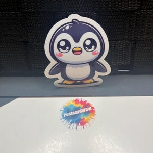 Pingouin mignon - autocollant en vinyle - ordinateur portable - gourde - étui pour téléphone - cahiers