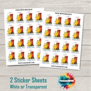 Puede incluir: Dos hojas de pegatinas con una rana de dibujos animados con chubasquero amarillo junto a un buzón rojo. Cada pegatina dice "Happy Mail". También se ve el texto "FROG WITH MAILBOX" y "POSTCARDWOW.COM".