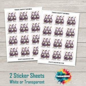 Puede incluir: Dos hojas de pegatinas con tres gnomos con sombreros morados y barbas blancas. Cada gnomo sostiene una mariposa y las pegatinas dicen "Happy Mail".