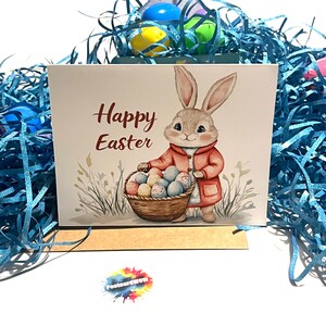 Joyeuses Pâques avec un lapin portant une veste rouge - Carte pliée avec enveloppe - Vierge à l'intérieur