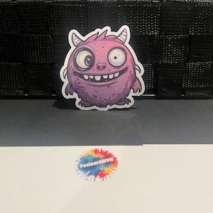 Monstre violet souriant - Sticker en vinyle - Ordinateur portable - Gourde - Étui pour téléphone - Cahiers