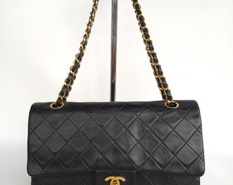 Chanel doppia patta classica vintage senza tempo / pelle di agnello nera media