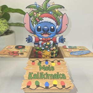 Tarjeta de felicitación navideña hawaiana en 3D con forma de caja de Stitch Mele Kalikimaka
