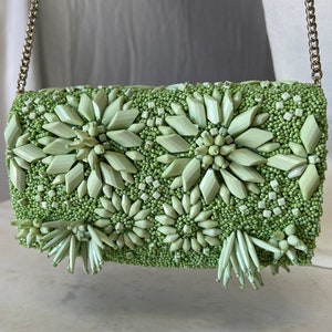 Bandolera con cuentas de flor verde lima, embrague de cuentas de semillas, bolso clutch de vacaciones, regalo para ella, bolso clutch de boda, ocasión especial