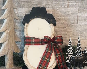 Snowman Luxe Coconut Apricot Candle: Winterferien-Dekor mit Zuckerstangen-Duft