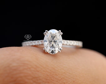 1 Carat Oval Accented Solitaire Engagement Ring, Double Claw, 14k White Gold