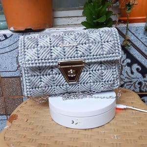Sac au crochet/sac à bandoulière en tricot/sac à bandoulière cousu main/sac à main en fil de coton, sac fait main gris, sac à main en métal, cadeau pour elle