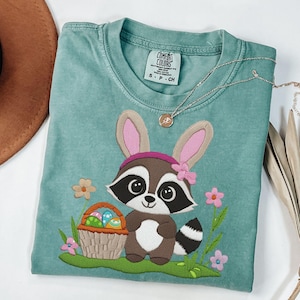 Guaxinim de Páscoa com bordado falso PNG, clipart de animais da floresta da primavera, guaxinim fofo floral, para artesanato DIY de Páscoa e impressão sob demanda