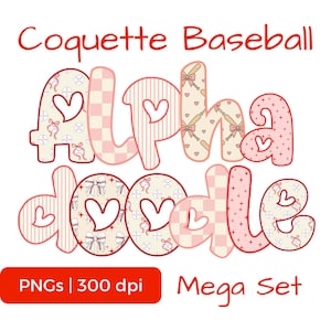 Könnte beinhalten: Digitales Grafikdesign mit den Worten "Coquette Baseball Alpha Doodle Mega Set". Die Buchstaben sind in Rosa und Creme mit Mustern aus Herzen, Basebällen, Schleifen und Schlägern gehalten. Ein rotes Rechteck unten zeigt "PNGs | 300 dpi."