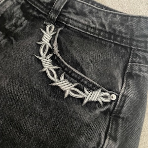 Barbed wire - metal wire appliqué - iron on - embroidered patch