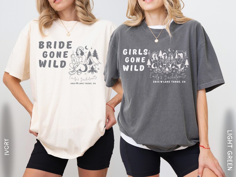 Puede incluir: Camisetas marfil y grises con el texto "BRIDE GONE WILD" y "GIRLS GONE WILD". Cada camiseta tiene un gr&aacute;fico de una escena de acampada y el texto "Emily's Bachelorette 2025 Lake Tahoe, CA".