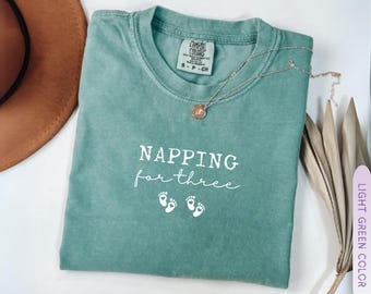 Camiseta de maternidad "Siesta para tres" para gemelos, divertida camiseta con anuncio de embarazo de gemelos, regalo para futura mamá, camiseta de colores cómodos para nueva mamá