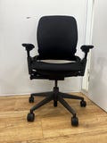Refurbished Leap v2 black on black - full option - as good as new - 4D arm - new upholstery