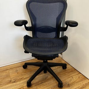Herman Miller Aeron bleu reconditionné avec support lombaire et inclinaison vers l'arrière - Garantie 5 ans - reconditionné