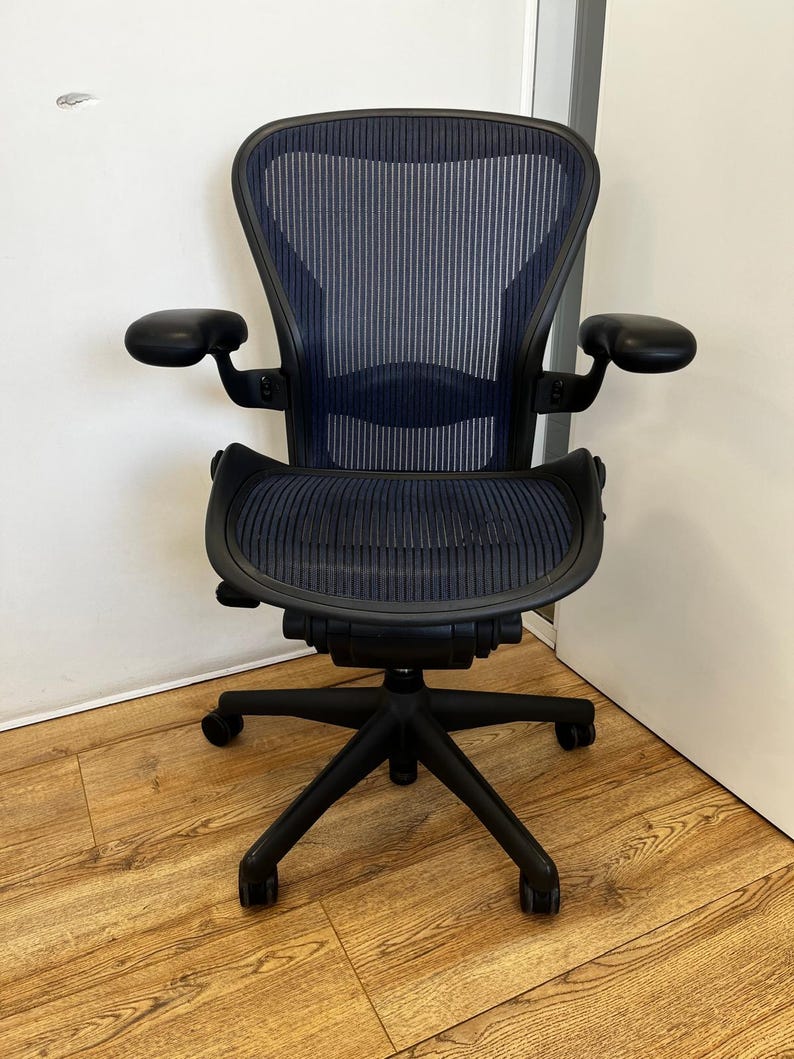 Refurbished Herman Miller Aeron blue with lumbar support and backward tilt - 5 year warranty - refurbished