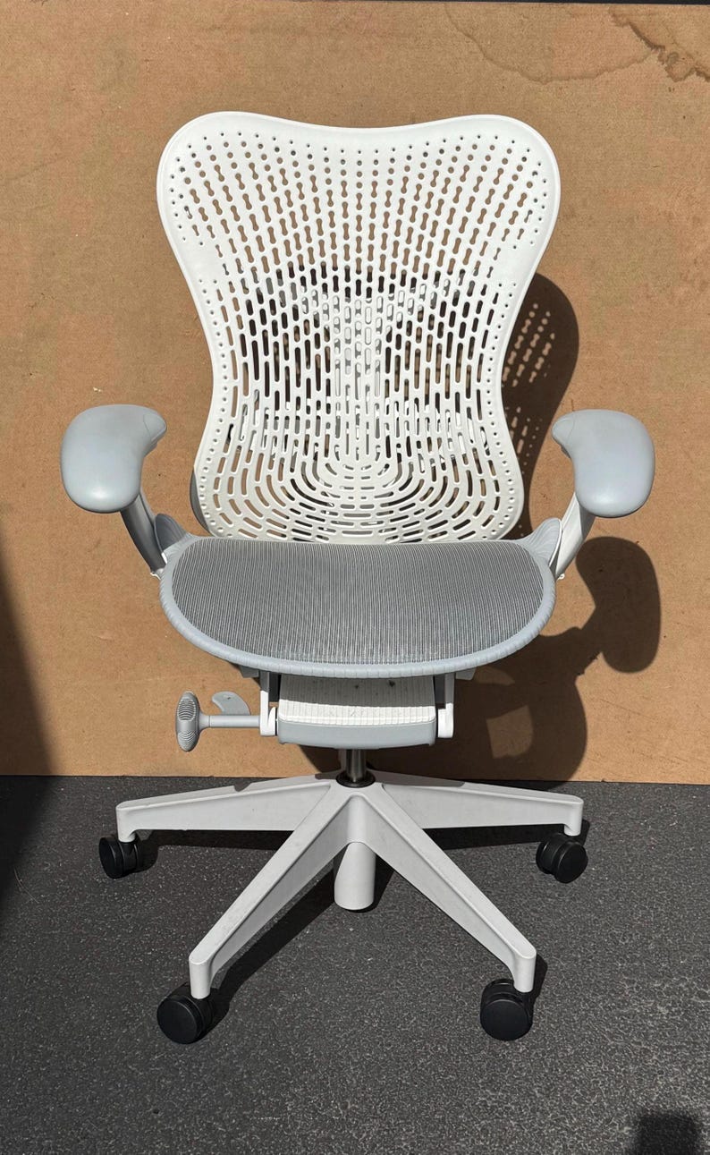 Refurbished Herman Miller Mirra 2 white Mineral