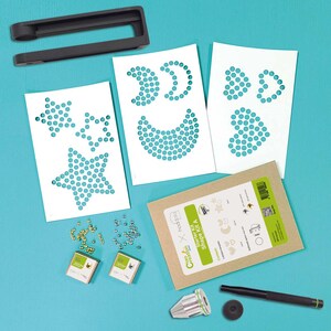 Kit Création "Formes A" comprenant 3 gabarits et 400 Studs variés #20. Disponible avec ou sans outil de pose. Facile  utiliser.