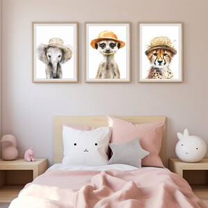 Set de 3 Pósters Infantiles | Póster Retrato Trío Animales Bebés | Ilustraciones de sombreros de safari | Decoración de la habitación del bebé | lindos animales bebes