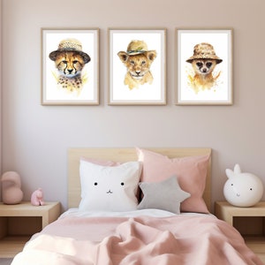 Set de 3 Pósters Infantiles | Póster Retrato Trío Animales Bebés | Ilustraciones de sombreros de safari | Decoración de la habitación del bebé | lindos animales bebes