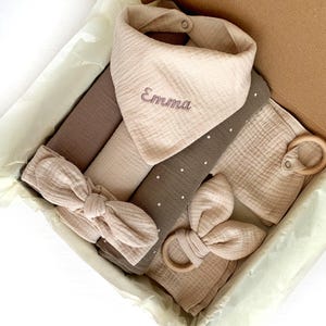 Personalized Newborn Gift Box – Custom Muslin Blanket & Name Bib with First Toy – Baby Shower Keepsake Gift Box for New Parents
