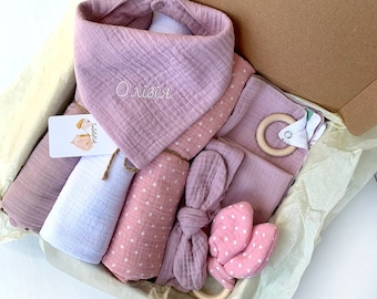 Coffret cadeau personnalisé pour nouveau-né. Panier cadeau pour bébé. Cadeau pour baby shower. Prénom Baby Blanket.Baby Swaddle Diaper.Baby Bib.Baby Headband. Jouet pour bébé