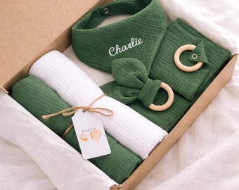 Personalized Baby Gift Set – Newborn Gift Box – Muslin Swaddle Blankets & Name Bib – Baby Shower Gift – Coming Home Outfit – Organic Cotton
