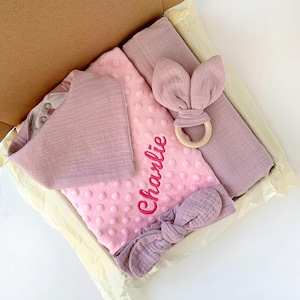 Custom Pink Newborn Gift Set - Baby Girl Gift Box with Name – Personalized Muslin Blanket, Bib & Headband – Baby Shower Present for Girl