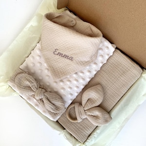 Custom Baby Gift Set with Name Blanket & Bib, Muslin Newborn Swaddle, Coming Home Outfit, Personalized Baby Shower Gift, Christmas Baby Gift
