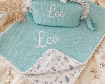 Baby Essentials Beutel & individuelle Namensdecke - personalisiertes Neugeborenen Geschenk Set - Babypartygeschenk für Mädchen oder Jungen