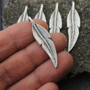 10 Feather Pendants, Feather Charms, Dainty Feather, Antique Silver Feather, Silver Charms, Wholesale Charms, ZM571