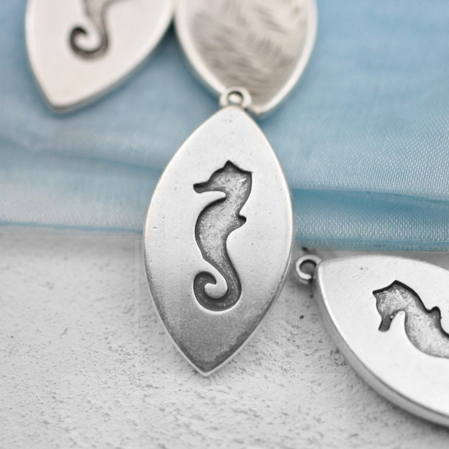アンティークシルバータツノオトシゴペンダント1個、タツノオトシゴ