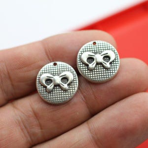 10 Bow Charms, Bow Pendants, Silver Bow, Antique Silver Tone, Wholesale Jewelry Making Supply, ZM925 - e141