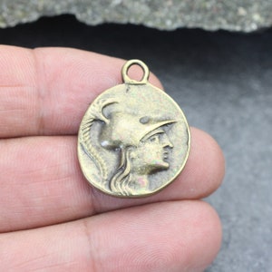 5 Roman Soldier charms, Warrior Coin Charms, Antique Bronze Plated, Zamak jewelry findings, wholesale jewellery supply. ZM805ab