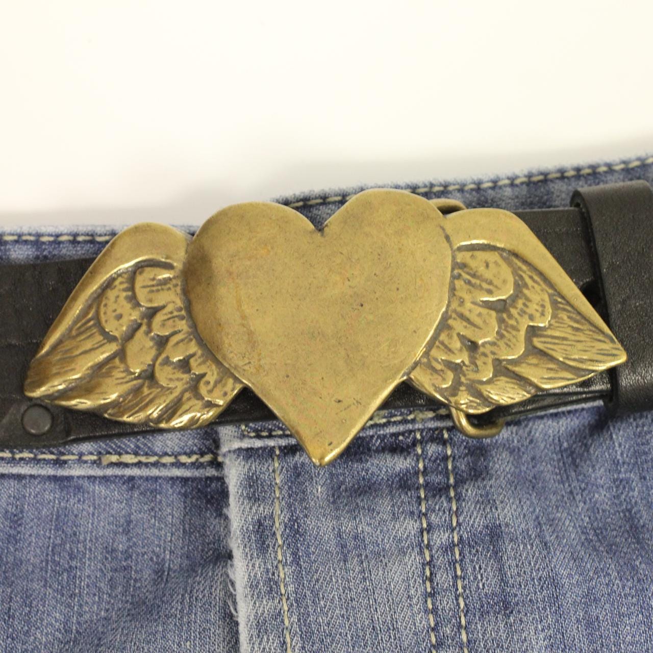 ? Silver Star Winged Heart Belt Buckle Sacred Heart Angel Wings Vintage Style Belt Buckle Heart With Wings, Brass Heart Belt Buckle  main image 2