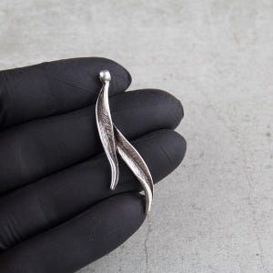 10 Silver Leaf Charms, Silver Leaf, Leaf Pendant, charms for Earrings, Pendants, jewellery accessories Supplies, ZM262