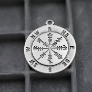 1 pcs. Silver Compass Charms, Compass Pendant, Sterling Silver Plated, Antque Silver, Compass Medallion, Wholesale Charm, zm1132as