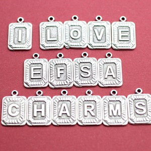 Colgante con letras del alfabeto, dijes con letras iniciales para mujeres y hombres, color plata antigua, letra, dije con letras iniciales, venta al por mayor, ZM608as