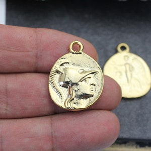 5 Roman Soldier charms, Warrior Coin Charms, Gold Plated, Zamak jewelry findings, wholesale jewellery supply,. ZM805go