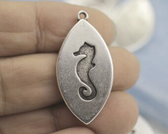 アンティークシルバータツノオトシゴペンダント1個、タツノオトシゴ