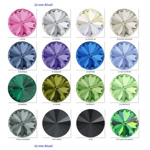 Pu&ograve; includere: Assortimento di strass Rivoli da 12 mm in vari colori, tra cui rosa, cristallo, cristallo AB, Montana, tanzanite, zaffiro, zaffiro chiaro, smeraldo, olivina, peridoto, crisolito, diamante nero, ematite jet, jet e cristallo vitrail medio.