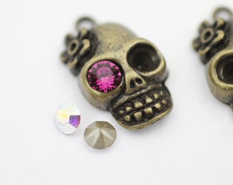 10 Antique Bronze Skull Charms, Bronze Pendant, gothic charms, Bronze Skull Head, zamak charms, Bulk Sale, Jewelry Making Findings, zm03ab
