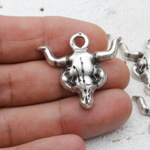 1 Pcs Buffalo Pendant, Long Horn Skull Pendant, Cattle Skull Pendant, Buffalo, Skull Pendant, Animal Charms, Jewelry Making, ZM982as