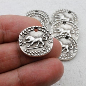 10 Lion Charms Pendant, Lion Medallion, Pendant Necklace, Leather Necklace, Animal Jewelry Findings, Jewelry Making Supply, ZM1060as