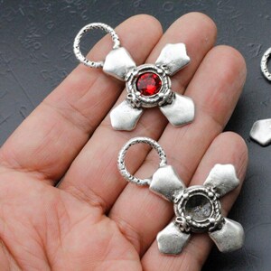 Cross Pendant Charms, Pendant Base, settings for swarovski 8 mm, Pendant Religious Charms Jewelry Supplies Findings,1 pcs, ZM943as