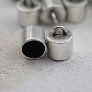 24 Cappucci Terminali A Molla 2 Fori 14mm - Per Lacci, Zaini E Abbigliamento | 4 Colori: Argento, Nero, Oro, Canna Di Fucile